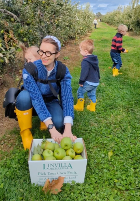 https://collinsforpa.com/wp-content/uploads/2023/12/Simone-and-Kids-t-Linvilla-Orchards.png
